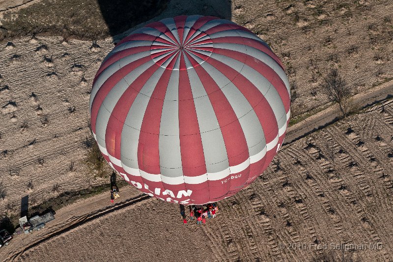 20100405_080216 D300.jpg - Landed balloon